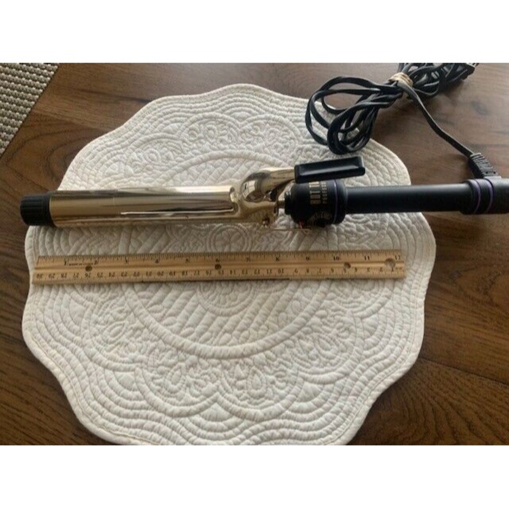 HOT‎ TOOLS SIGNATURE SERIES GOLD CURLING IRON/WAND - 1.50"